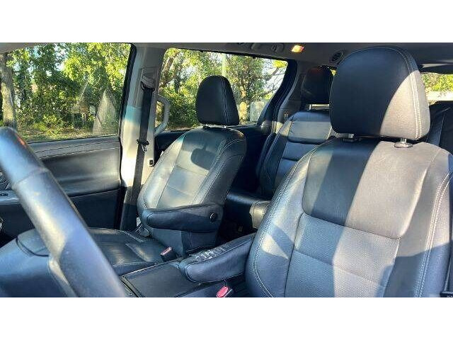 2017 Toyota Sienna SE 8 Passenger Minivan -  - Image 8