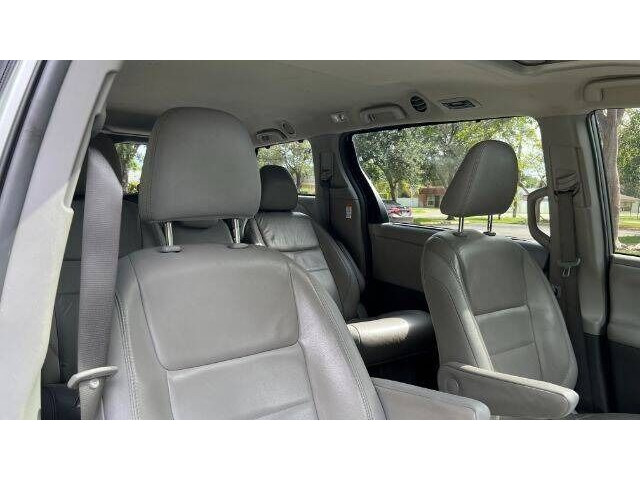 2019 Toyota Sienna Limited Premium 7 Passenger Minivan -  - Image 9