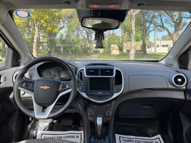 2020 Chevrolet Sonic LT w/1FL Hatchback -  - Image 6