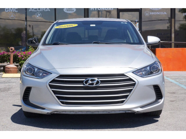 2017 Hyundai Elantra SE 6A (US) Sedan - 198119H - Image 2