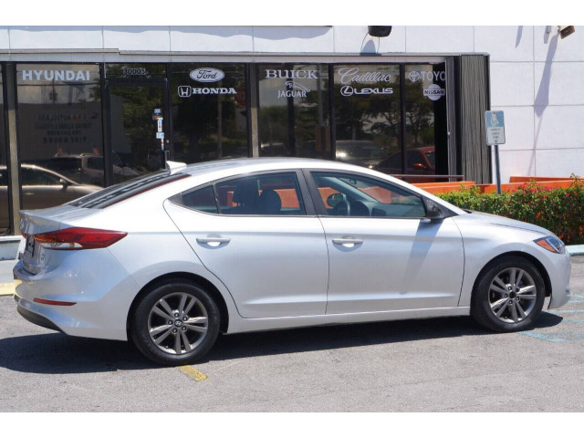 2017 Hyundai Elantra SE 6A (US) Sedan - 198119H - Image 7