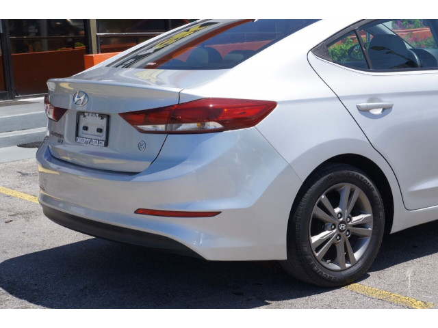 2017 Hyundai Elantra SE 6A (US) Sedan - 198119H - Image 10