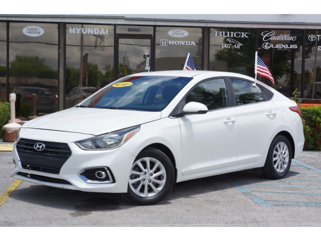 2019 Hyundai Accent SE 6A Sedan - H088083 - Image 3