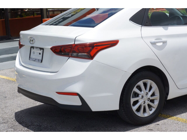 2019 Hyundai Accent SE 6A Sedan - H088083 - Image 10