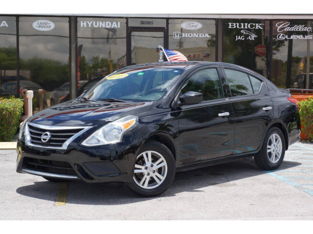 2018 Nissan Versa SV Sedan - H823560 - Image 3