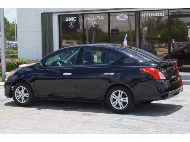 2018 Nissan Versa SV Sedan - H823560 - Image 5