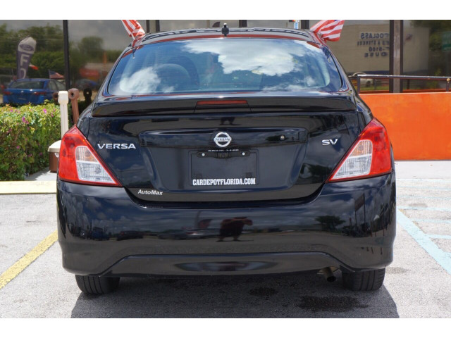 2018 Nissan Versa SV Sedan - H823560 - Image 6