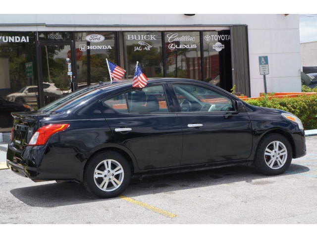 2018 Nissan Versa SV Sedan - H823560 - Image 7