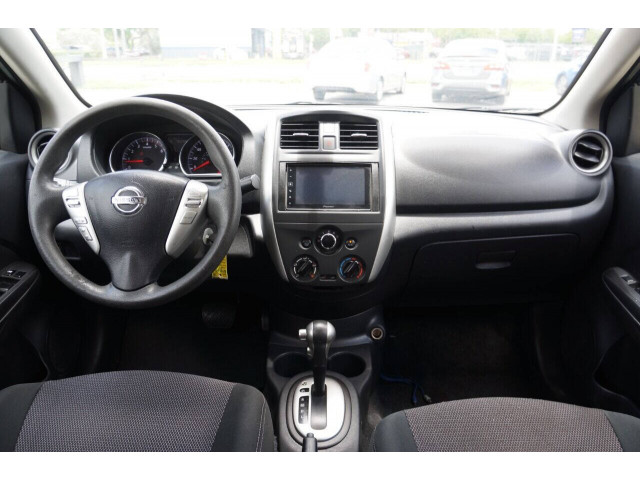 2018 Nissan Versa SV Sedan - H823560 - Image 23