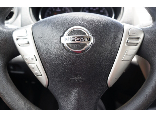 2018 Nissan Versa SV Sedan - H823560 - Image 27