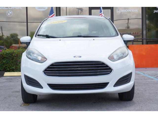 2017 Ford Fiesta SE Sedan - H145936 - Image 2