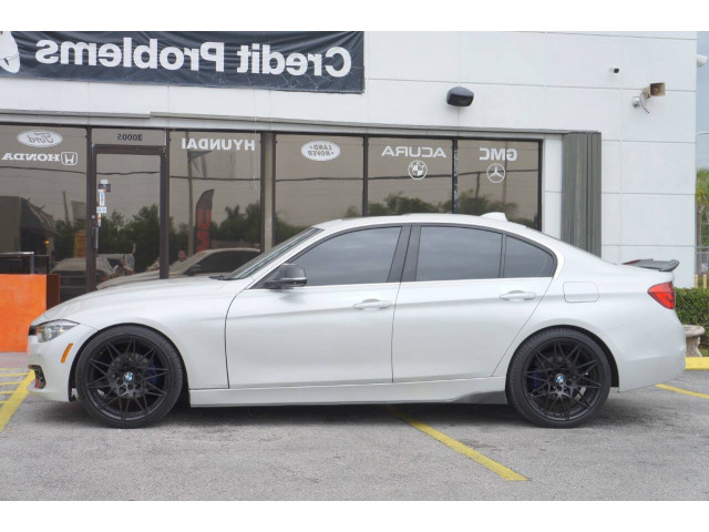 2017 BMW 3 Series 330i xDrive Sedan - U62978H - Image 3