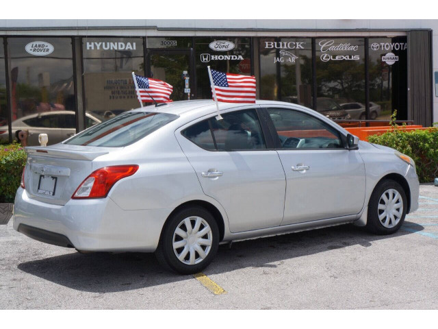 2017 Nissan Versa 1.6 S 4A Sedan - 855564H - Image 4