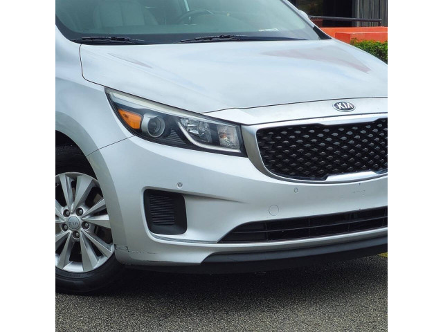 2017 Kia Sedona LX Minivan - 265018 - Image 7