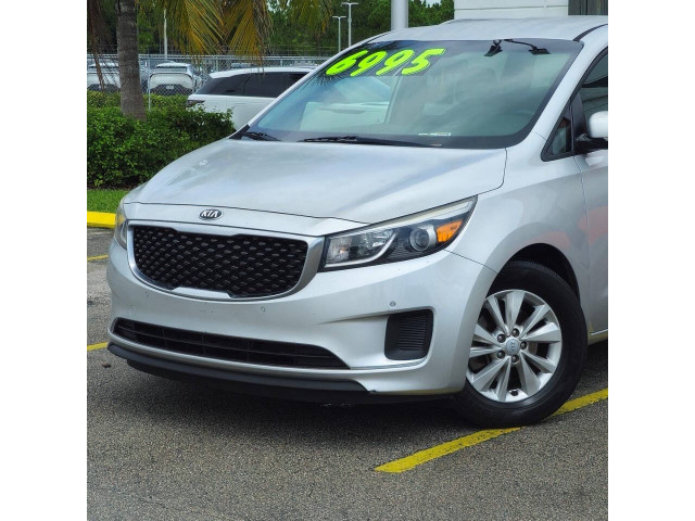 2017 Kia Sedona LX Minivan - 265018 - Image 8