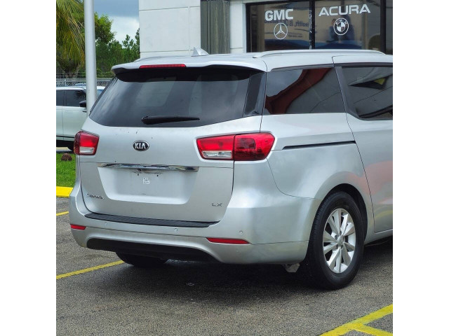 2017 Kia Sedona LX Minivan - 265018 - Image 9