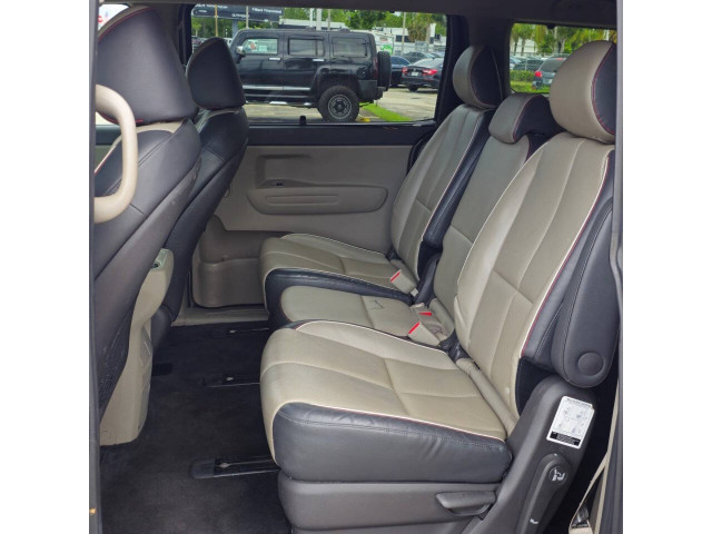 2017 Kia Sedona LX Minivan - 265018 - Image 19