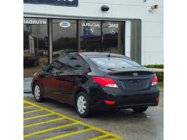 2016 Hyundai Accent SE 6A Sedan - 120106 - Image 4