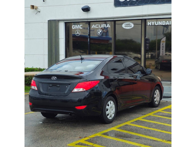 2016 Hyundai Accent SE 6A Sedan - 120106 - Image 6