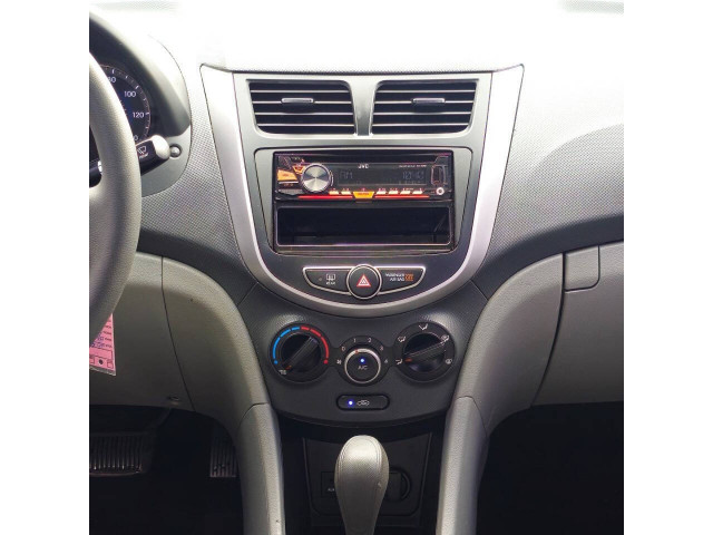 2016 Hyundai Accent SE 6A Sedan - 120106 - Image 23