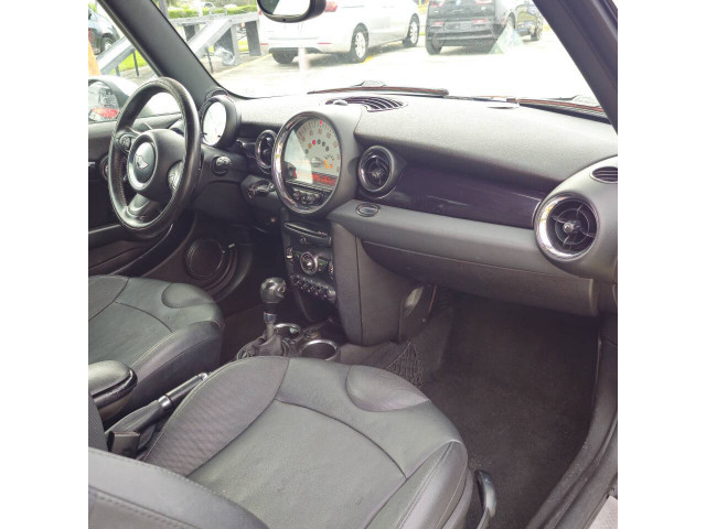 2011 MINI Cooper S Hatchback - Y14152 - Image 18