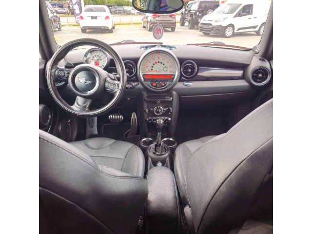 2011 MINI Cooper S Hatchback - Y14152 - Image 20